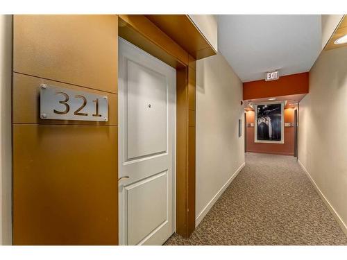 321-2727 28 Avenue Se, Calgary, AB - Indoor Photo Showing Other Room