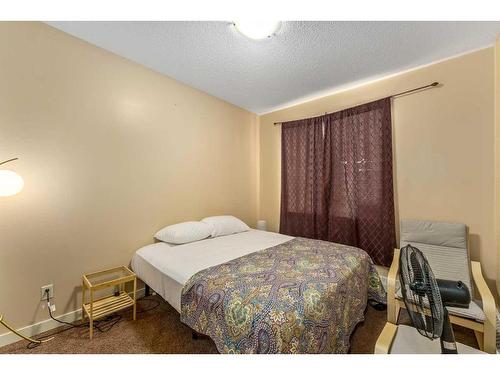321-2727 28 Avenue Se, Calgary, AB - Indoor Photo Showing Bedroom
