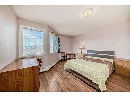7-113 22 Avenue Ne, Calgary, AB - Indoor Photo Showing Bedroom