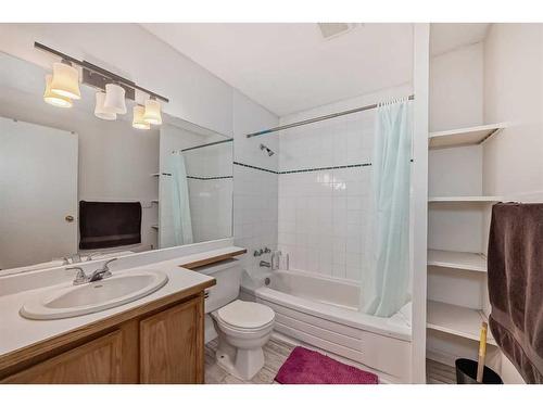 7-113 22 Avenue Ne, Calgary, AB - Indoor Photo Showing Bathroom