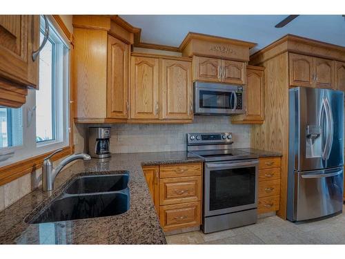 16 Templeridge Close Ne, Calgary, AB - Indoor Photo Showing Kitchen With Double Sink