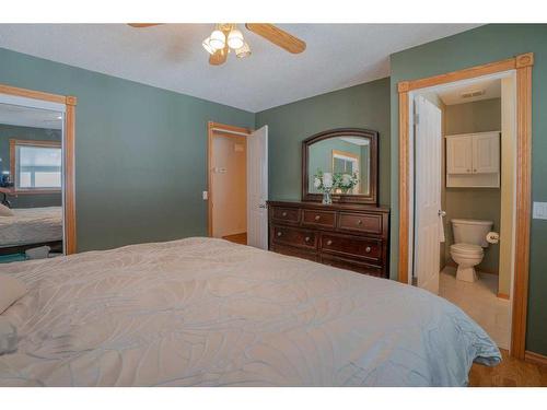 16 Templeridge Close Ne, Calgary, AB - Indoor Photo Showing Bedroom