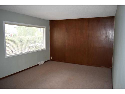 2605 25 Street Sw, Calgary, AB - Indoor Photo Showing Other Room