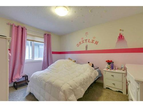 31 West Coach Road Sw, Calgary, AB - Indoor Photo Showing Bedroom