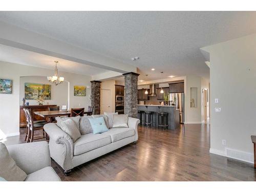 31 West Coach Road Sw, Calgary, AB - Indoor Photo Showing Living Room