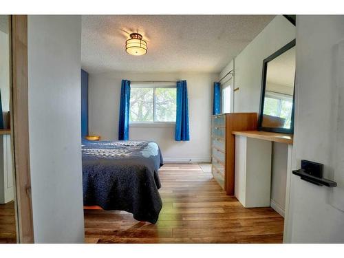147 Falchurch Crescent Ne, Calgary, AB - Indoor Photo Showing Bedroom