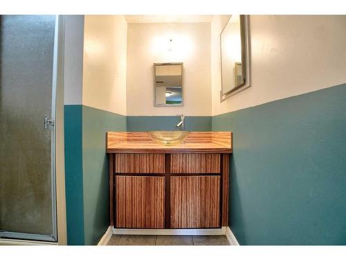 147 Falchurch Crescent Ne, Calgary, AB - Indoor Photo Showing Bathroom