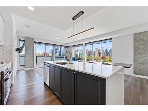 801-327 9A Street Nw, Calgary, AB - Indoor Photo Showing Kitchen With Upgraded Kitchen