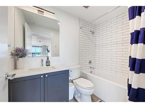 801-327 9A Street Nw, Calgary, AB - Indoor Photo Showing Bathroom