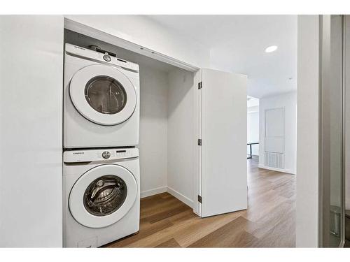 801-327 9A Street Nw, Calgary, AB - Indoor Photo Showing Laundry Room