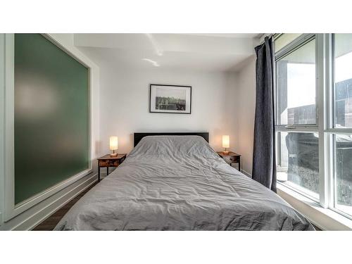 407-550 Riverfront Avenue Se, Calgary, AB - Indoor Photo Showing Bedroom