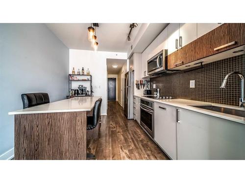407-550 Riverfront Avenue Se, Calgary, AB - Indoor Photo Showing Kitchen With Upgraded Kitchen