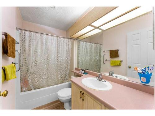 249 Hawkstone Drive Nw, Calgary, AB - Indoor Photo Showing Bathroom