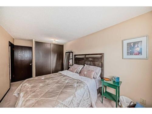 1006-390 Falconridge Crescent Ne, Calgary, AB - Indoor Photo Showing Bedroom