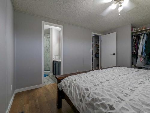 311038 Rr22-2, Rural Kneehill County, AB - Indoor Photo Showing Bedroom