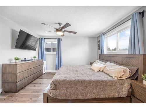3435 30A Avenue Se, Calgary, AB - Indoor Photo Showing Bedroom