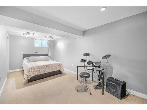 3435 30A Avenue Se, Calgary, AB - Indoor Photo Showing Bedroom