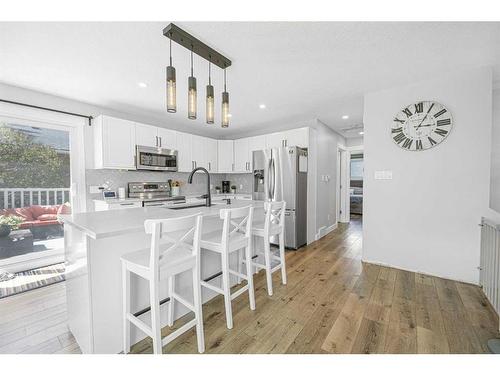 3435 30A Avenue Se, Calgary, AB - Indoor Photo Showing Kitchen With Upgraded Kitchen