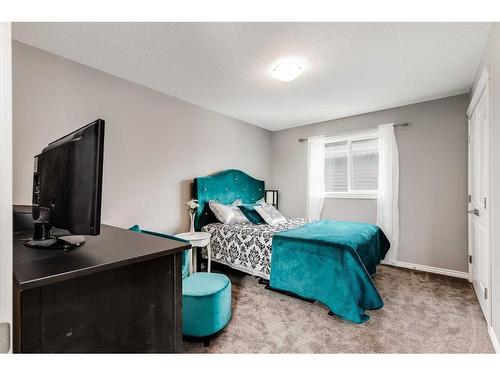 245 Bayside Loop Sw, Airdrie, AB - Indoor Photo Showing Bedroom