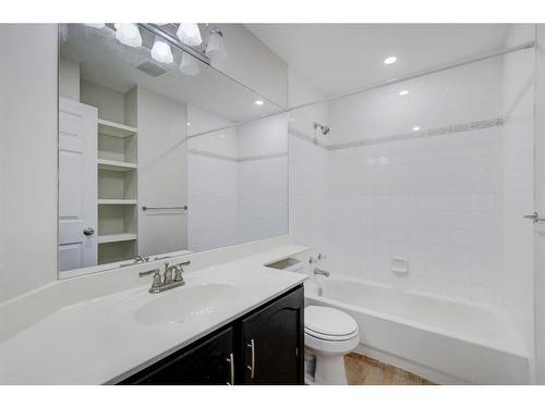 117 Rocky Ridge Cove Nw, Calgary, AB - Indoor Photo Showing Bathroom