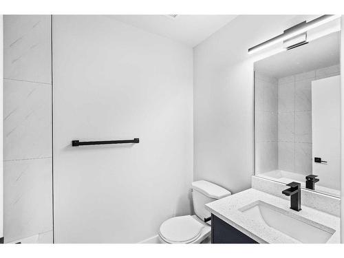 7645 21A Street Se, Calgary, AB - Indoor Photo Showing Bathroom