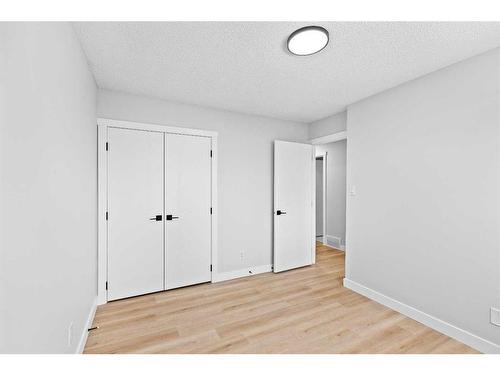 7645 21A Street Se, Calgary, AB - Indoor Photo Showing Other Room