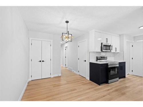 7645 21A Street Se, Calgary, AB - Indoor Photo Showing Kitchen