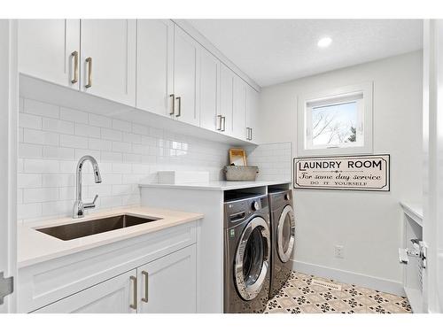 117 Cumberland Drive Nw, Calgary, AB - Indoor Photo Showing Laundry Room