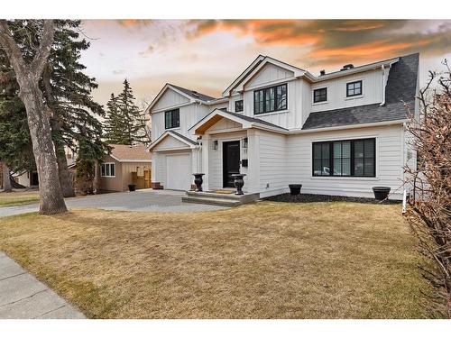 117 Cumberland Drive Nw, Calgary, AB - Outdoor With Facade