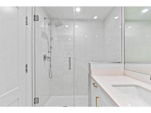117 Cumberland Drive Nw, Calgary, AB - Indoor Photo Showing Bathroom