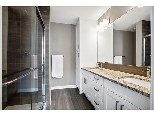 25 Walgrove Plaza Se, Calgary, AB - Indoor Photo Showing Bathroom