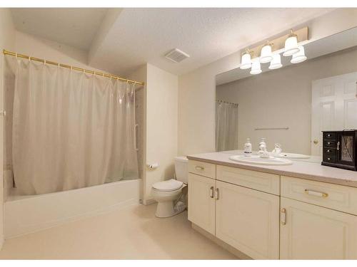 31-8020 Silver Springs Road Nw, Calgary, AB - Indoor Photo Showing Bathroom