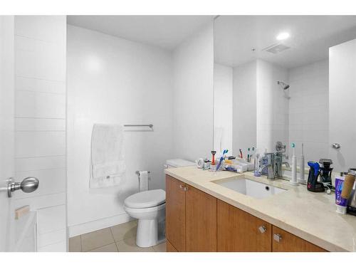 2502-1118 12Th Avenue Sw, Calgary, AB - Indoor Photo Showing Bathroom