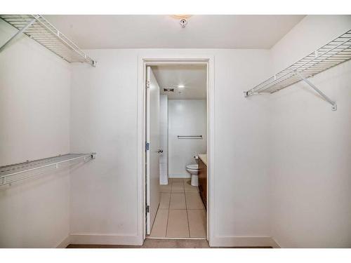 2502-1118 12Th Avenue Sw, Calgary, AB - Indoor With Storage