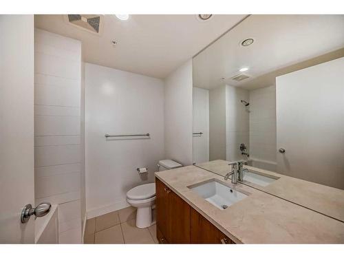 2502-1118 12Th Avenue Sw, Calgary, AB - Indoor Photo Showing Bathroom