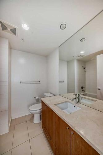 2502-1118 12Th Avenue Sw, Calgary, AB - Indoor Photo Showing Bathroom