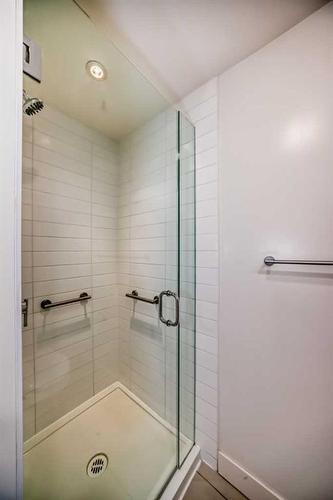 2502-1118 12Th Avenue Sw, Calgary, AB - Indoor Photo Showing Bathroom