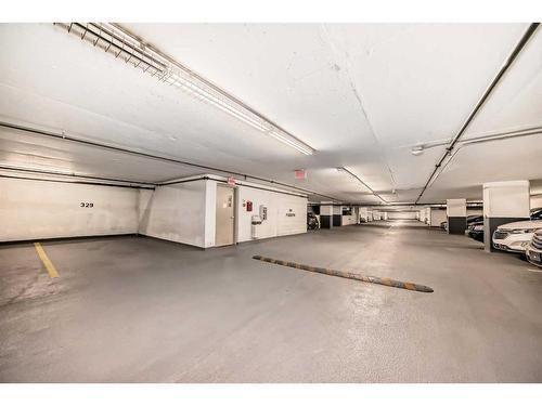 2502-1118 12Th Avenue Sw, Calgary, AB - Indoor Photo Showing Garage