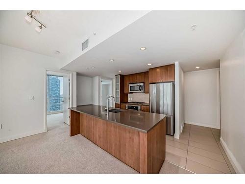 2502-1118 12Th Avenue Sw, Calgary, AB - Indoor Photo Showing Kitchen