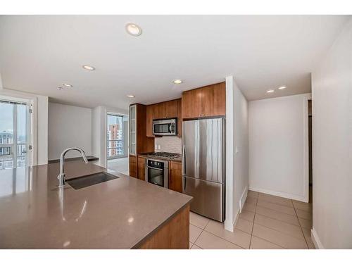 2502-1118 12Th Avenue Sw, Calgary, AB - Indoor Photo Showing Kitchen