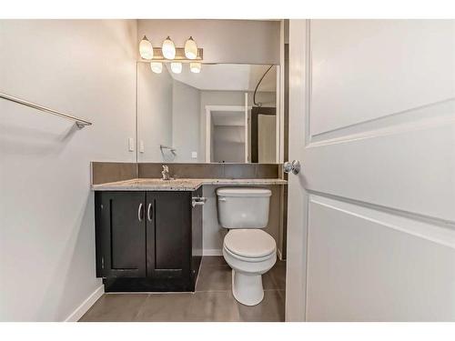39 Walden Terrace Se, Calgary, AB - Indoor Photo Showing Bathroom