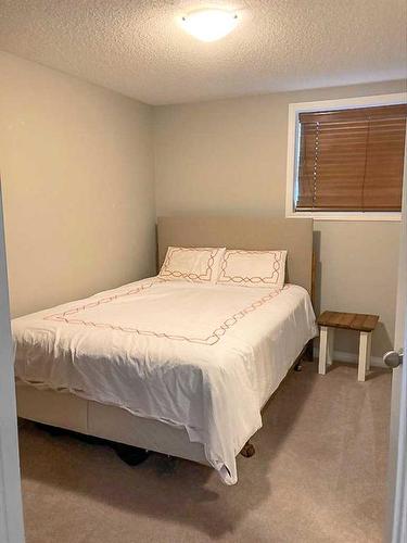 22 New Brighton Green Se, Calgary, AB - Indoor Photo Showing Bedroom