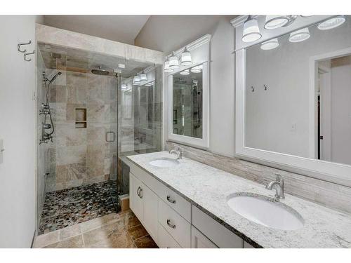 49 Confederation Villas Nw, Calgary, AB - Indoor Photo Showing Bathroom