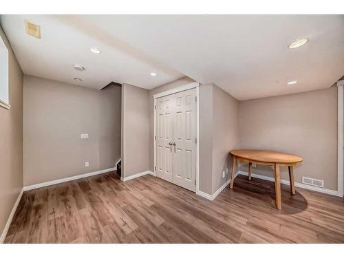 250 Cougar Plateau Mews Sw, Calgary, AB - Indoor Photo Showing Other Room