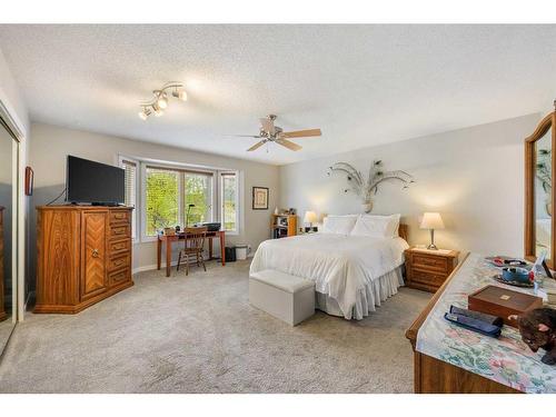 197 Scenic Hill Close Nw, Calgary, AB - Indoor Photo Showing Bedroom