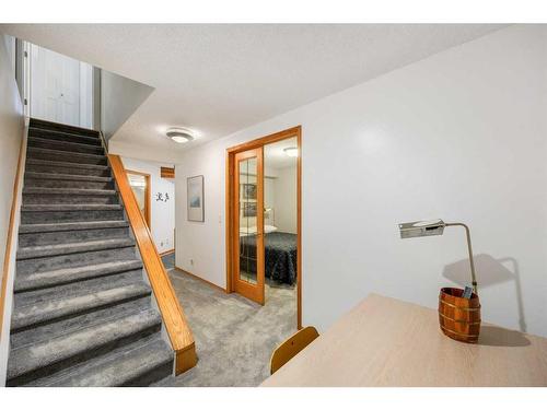 197 Scenic Hill Close Nw, Calgary, AB - Indoor Photo Showing Other Room