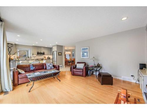 197 Scenic Hill Close Nw, Calgary, AB - Indoor Photo Showing Living Room