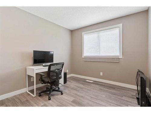 244 Dovely Place Se, Calgary, AB - Indoor Photo Showing Office