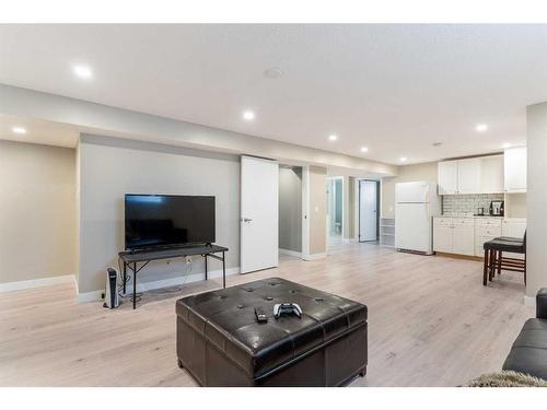 244 Dovely Place Se, Calgary, AB - Indoor