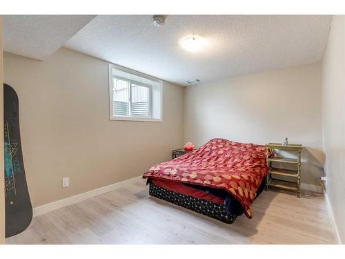 244 Dovely Place Se, Calgary, AB - Indoor Photo Showing Bedroom